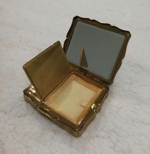 Rare find - Stratton musical powder compact