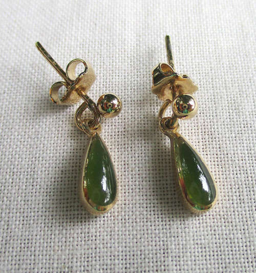 PAIR ATTRACTIVE GREEN JADE 9 CARAT GOLD EARRINGS +9 CT B/FLY
