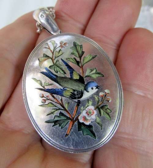 DELIGHTFUL 1879 VICTORIAN HM SILVER LOCKET WITH 52 CM SILVER CHAIN~HAND PAINTED DESIGN