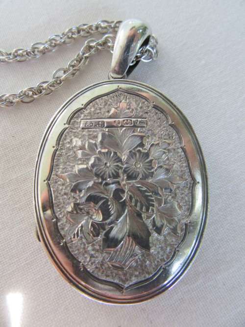 DELIGHTFUL 1879 VICTORIAN HM SILVER LOCKET WITH 52 CM SILVER CHAIN~HAND PAINTED DESIGN
