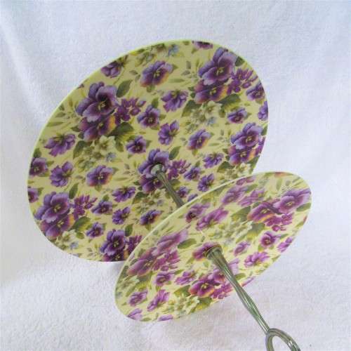 FASHIONABLE MAXWELL WILLIAMS 2 TIER CREAM PANSY CUP CAKE STAND METAL HANDLE SUPPORT ROD VGC