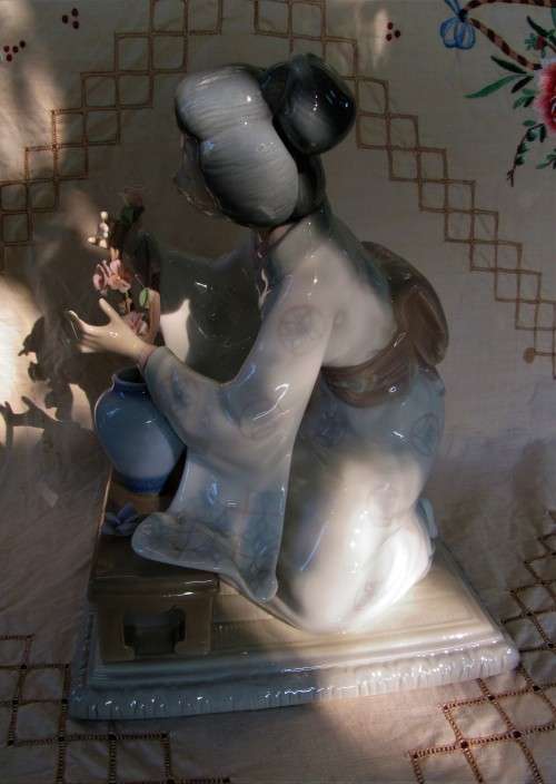 LLADRO FIGURINE ORIENTAL LADY ARRANGING FLOWERS~AMAZING DETAIL VGC