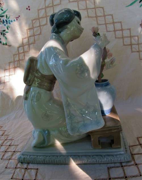 LLADRO FIGURINE ORIENTAL LADY ARRANGING FLOWERS~AMAZING DETAIL VGC