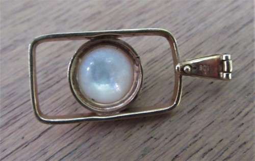 GORGEOUS SOLID QUALITY 9 CARAT GOLD REAL MABE PEARL PENDANT HEAVY 7.2 grams VALUE R6000