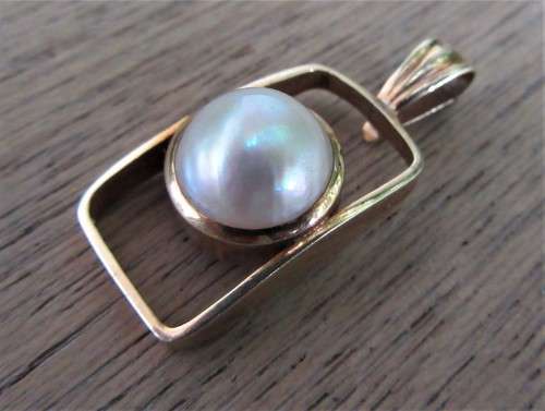 GORGEOUS SOLID QUALITY 9 CARAT GOLD REAL MABE PEARL PENDANT HEAVY 7.2 grams VALUE R6000