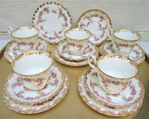 ATTENTION R1 START~FINE PORCELAIN LOVERS~5 PERFECT ROYAL ALBERT DIMITY ROSE TRIOS BID PER TRIO