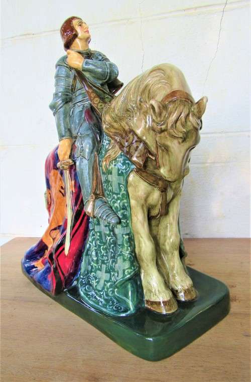 FREE COURIER DELIVERY~HUGE RARE ROYAL DOULTON FIGURINE OF ST GEORGE ON HORSE BACK HN 2067~READ