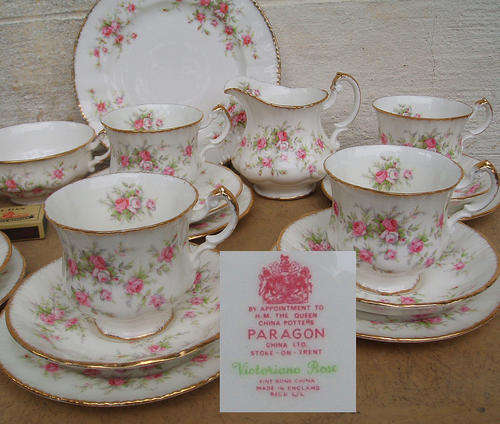 CHARMING VINTAGE PARAGON T/SET~VICTORIANA ROSE~21 PCE~R1 START!!!!!!!