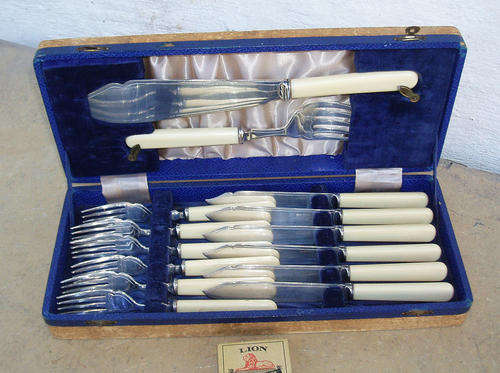 LOVELY OLD 14 PIECE~BOXED SP AND BONE HANDLE FISH SET~ORIGINAL CASE~1930'S