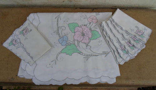 VINTAGE HAND EMBROIDED LARGE 1,62 x 2,04M COTTON TABLE CLOTH + NAPKINS