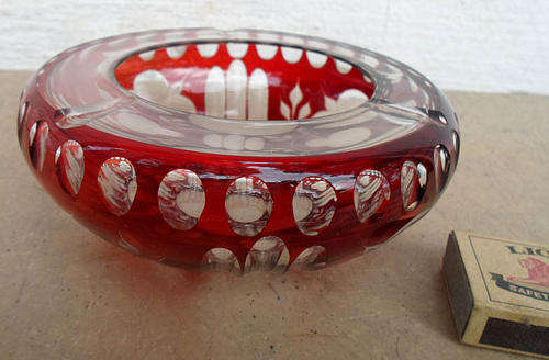 STRIKING VINTAGE RUBY RED OVERLAID AND CUT PATTERN TO CLEAR~BOHEMIAN BOWL/ASHTRAY