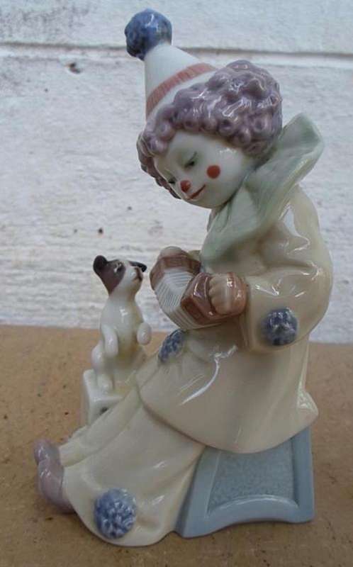 CUTE & FUN~RETIRED GENUINE LLADRO BOY CLOWN SEATED WITH PUPPY DOG.