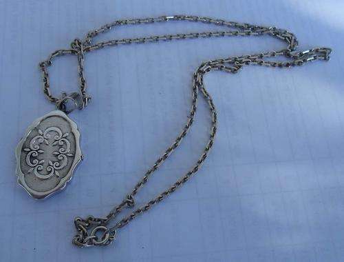 ATTRACTIVE SOLID SILVER VINTAGE DOUBLE LOCKET & SILVER CHAIN