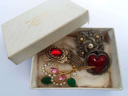 LATE ENTRY :Gorgeous Collection 4 Vintage brooches~A Must See