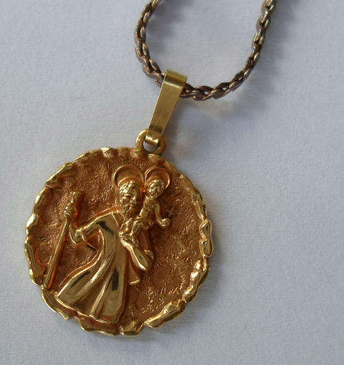 FABULOUS ROLLED GOLD ST CHRISTOPHER PENDANT WITH GOLD PLATED CHAIN