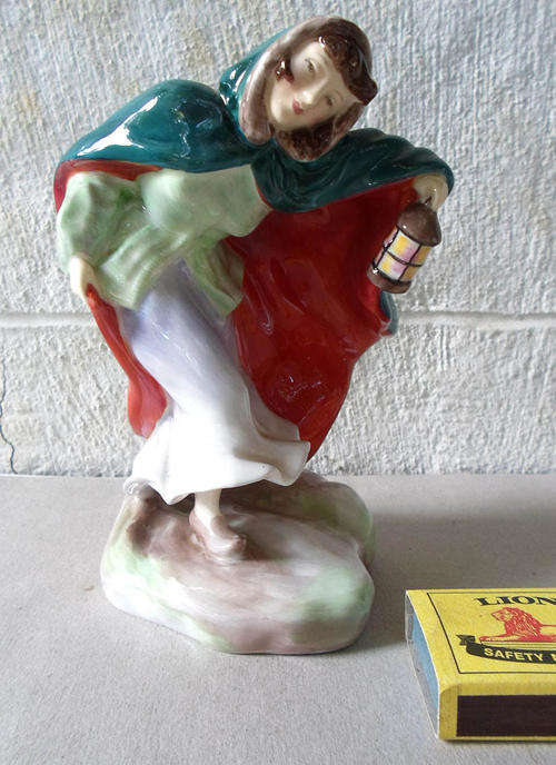 DRAMATIC ROYAL DOULTON FIGURINE~RARE EARLY VERSION~SEASONS SERIES~WINTER HN 2088 C1952