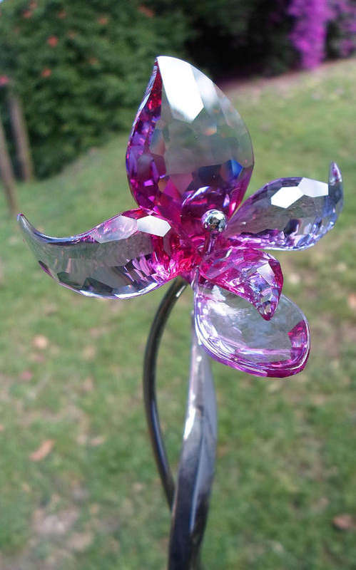 VALENTINES SPECIAL~EXQUISITE SWAROVSKI FUSHIA RAIN FLOWER "DORORA ON SILVER STAND~BOX PAPERS~WOW!!!!