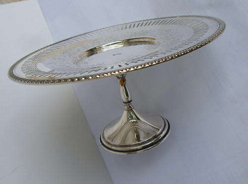 ELEGANT LARGE SP PEDASTAL PIRECED PATTERN CAKE TAZZA