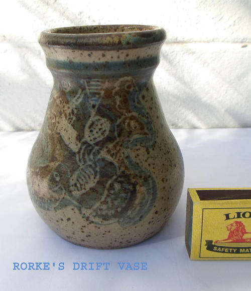 VINTAGE SOUTH AFRICAN ART POTTERY VASE~RORKES DRIFT~SIGNED GIDION MKHIZE 1980s