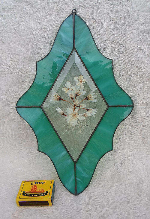 COLLECTIBLE STAIN GLASS DISPLAY PANEL~BEVEL DIAMOND CENTRE FLORALS VGC