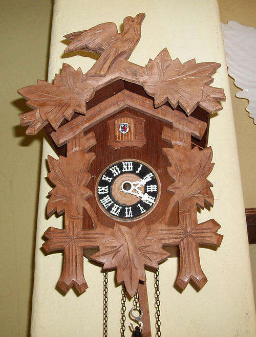 GENUINE ORIGINAL SWISS PERFECT CUCKOO CLOCK~BIRD POPS OUT~CRAZY R1 SALE~WOW!!!