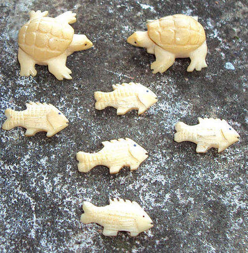 MARCH MADNESS SALE~R1 START~UNUSUAL VINTAGE IVORY BUTTONS~HAVALOOK