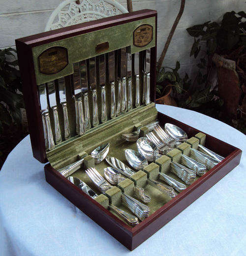 STUNNING CANTEEN OF QUALITY VINERS SILVER PLATED CUTLERY~89 PIECES IN SOLID MAHOGNAY BOX~BARGAIN BUY