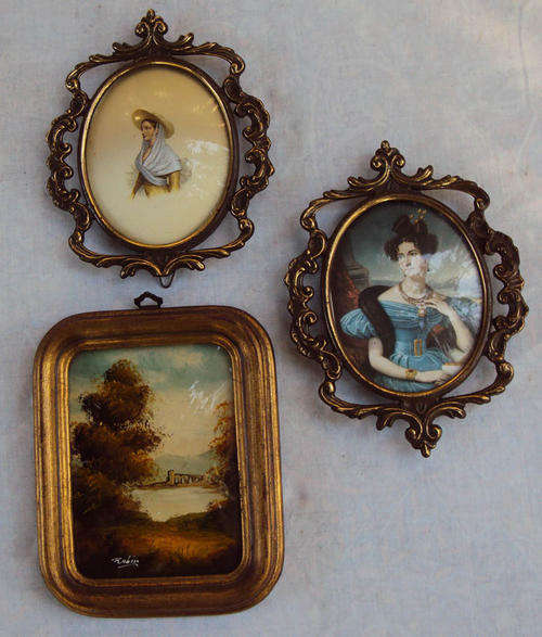 ATTRACTIVE MINIATURE OIL~PAIR GILT METAL CONVEX GLASS~SILK PICTURES~VINTAGE~R1 START