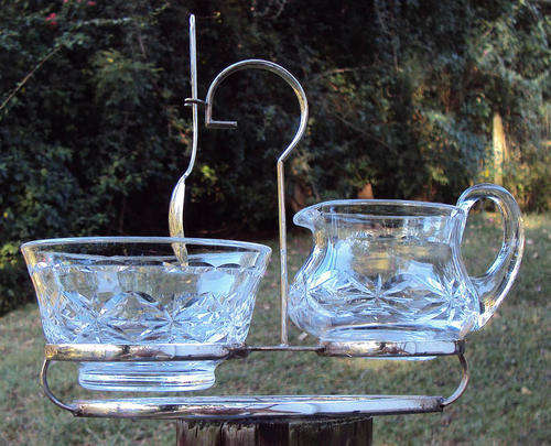 LOVELY STUART CRYSTAL~STRAWBERRY SET ON METAL STAND~SUGAR SPOON~NICE COLLECTABLE SET~AMUSTC~R1 START