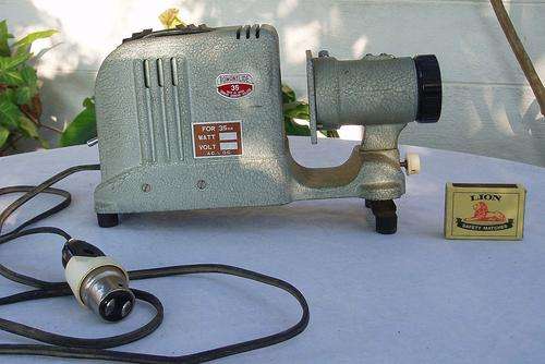 R1 START~VINTAGE SLIDE PROJECTOR~ROMANSLIDE 35MM~SAN-EI SANGYO CO LTD JAPAN~NICE