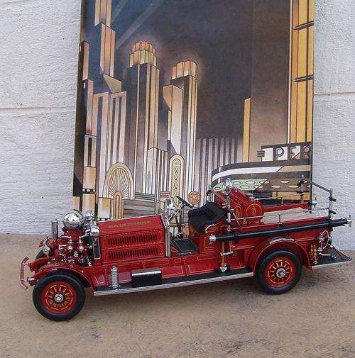 WACKY WED R1 SALE~INCREDIBLE~DIE CAST~1925~AHRENS FOX~1:24 SCALE~FIRE ENGINE MODEL~BOXED~WOW!!!