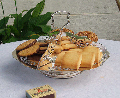 PIERCED DESIGN~3-DIVISION~HANDLED SILVER PLATE BISCUIT TRAY~PEDASTAL BASE