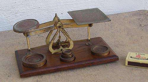 GENUINE VINTAGE BRITISH MADE POST OFFICE SCALE~ORIGINAL OZ WEIGHTS INTACT