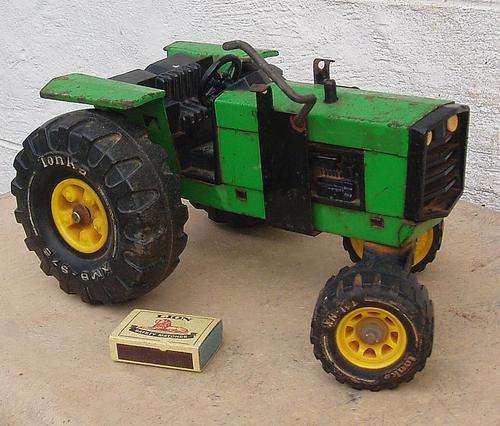 COLLECTABLE VINTAGE LARGE TONKA TIN PLATE TOY TRACTOR
