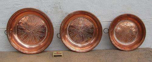 ONE FROM GRADUATED SET~VINTAGE/ANTIQUE COPPER SIEVE/COLANDER~EARLY CAPE?