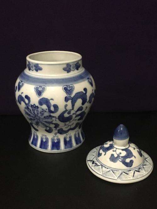 CHINESE BLUE and WHITE GINGER JAR WITH LID