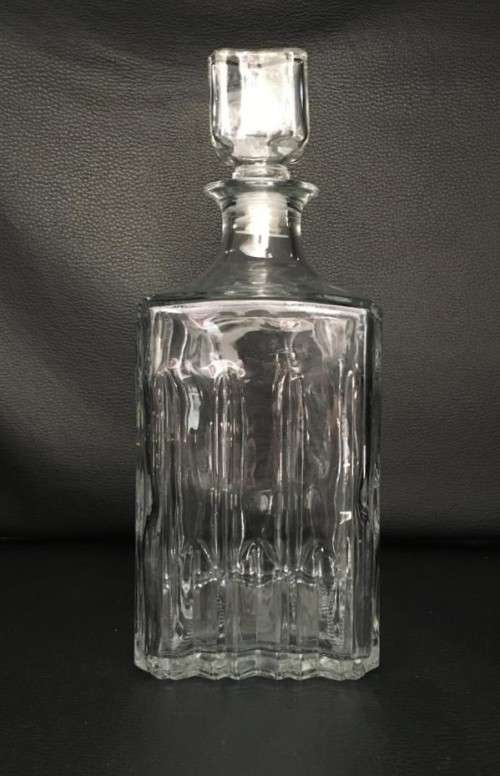 ITALIAN GLASS DECANTER