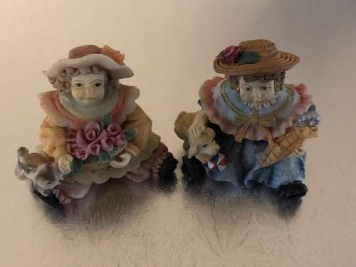 BEAUTIFUL PAIR OF UNGLAZED CERAMIC VINTAGE GIRLS