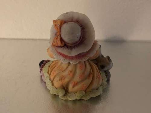 BEAUTIFUL PAIR OF UNGLAZED CERAMIC VINTAGE GIRLS