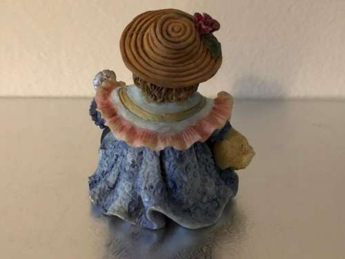 BEAUTIFUL PAIR OF UNGLAZED CERAMIC VINTAGE GIRLS