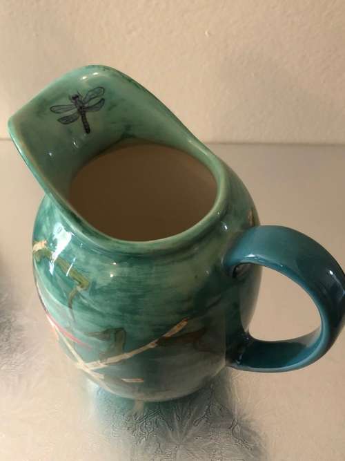 STUNNING HAND PAINTED GLAZED CERAMIC KINGFISHER JUG/PITCHER