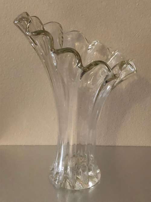MURANO ART GLASS HANDKERCHIEF CLAM SHELL VASE