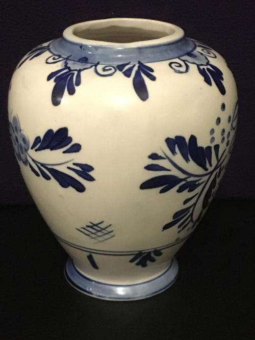 ELWECO HAND PAINTED DELFT BLUE VASE