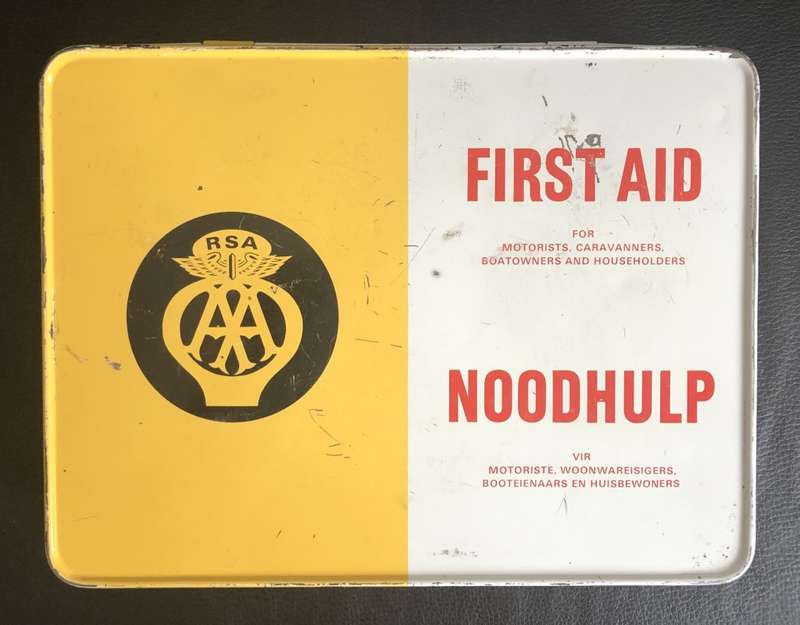 VINTAGE SOUTH AFRICAN AA AUTOMOBILE ASSOCIATION FIRST AID KIT IN TIN WITH CONTENTS