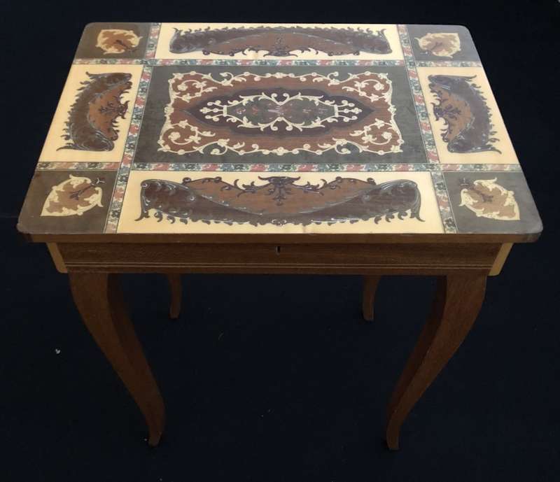 VINTAGE RARE ITALIAN INLAID MARQUETRY FLORENTINE MUSIC BOX SIDE TABLE