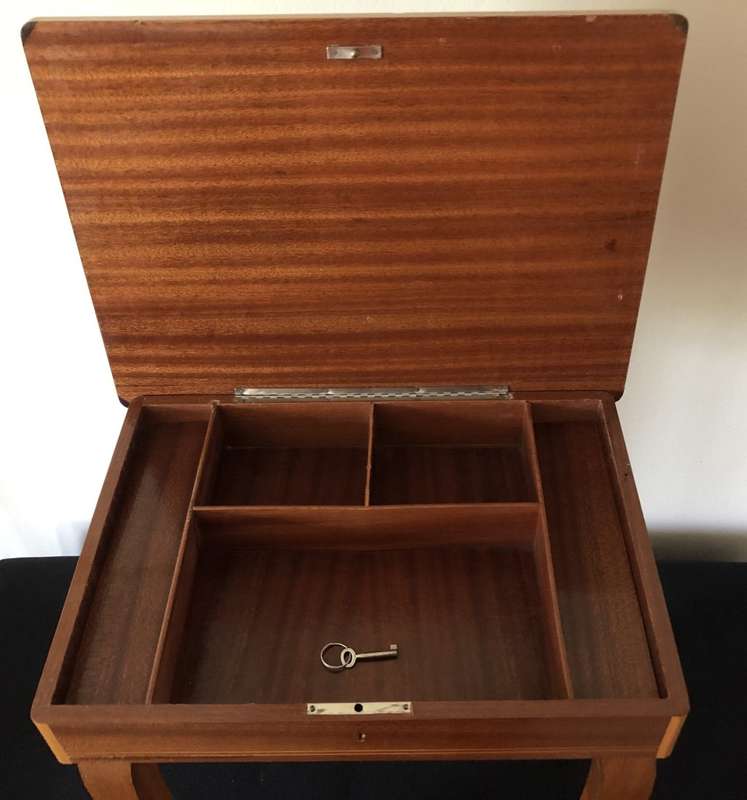 VINTAGE RARE ITALIAN INLAID MARQUETRY FLORENTINE MUSIC BOX SIDE TABLE