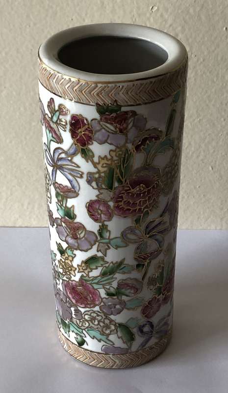 VINTAGE ORIENTAL PORCELAIN FLOWERED VASE