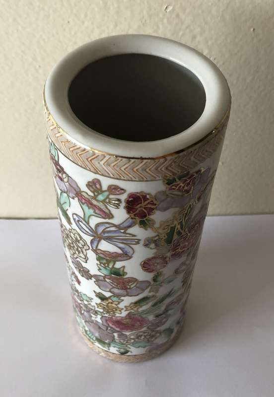 VINTAGE ORIENTAL PORCELAIN FLOWERED VASE