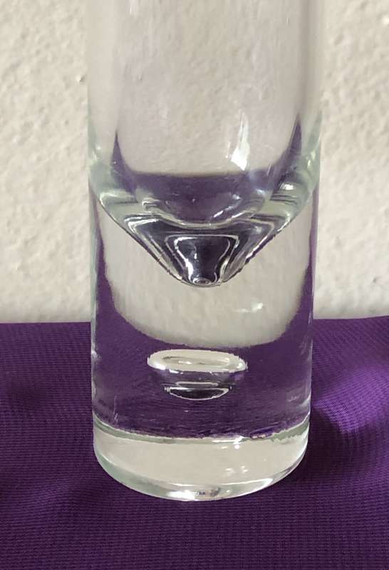 VINTAGE KOSTA BODA SWEDEN - TALL BUD VASE - AIR TRAP BUBBLE IN BASE