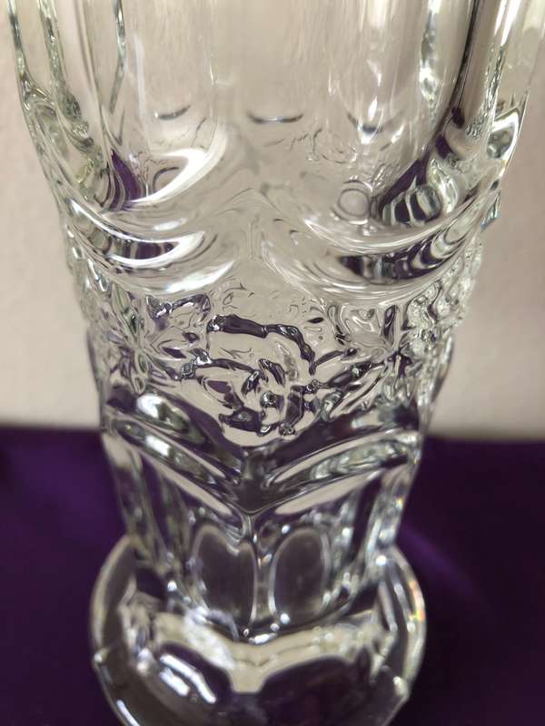 VINTAGE 20CM LEAD CRYSTAL VASE WITH ROSE DESIGN